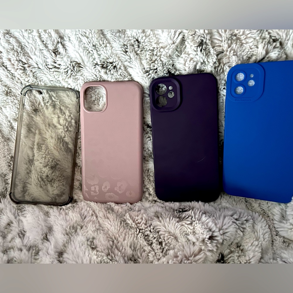 Bundle of IPhone 11 cases. Will not separate.
